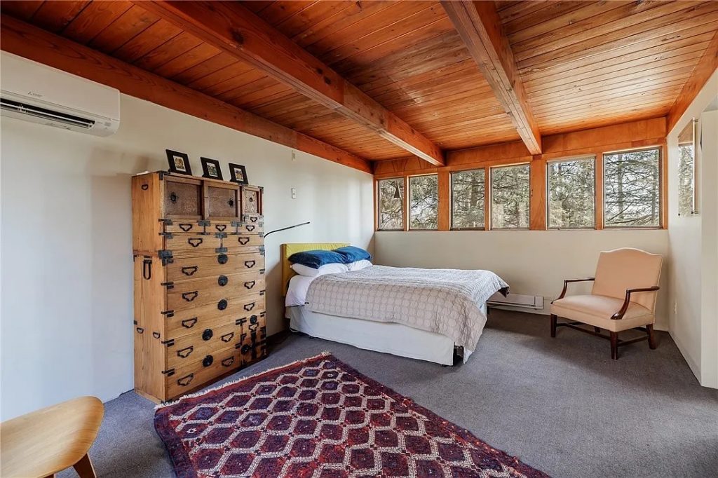 174 Golf Avenue 2025 Bedroom2