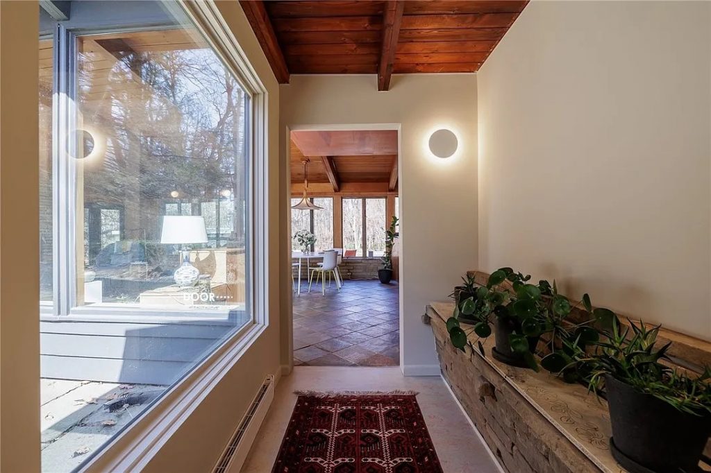 174 Golf Avenue 2025 Hallway