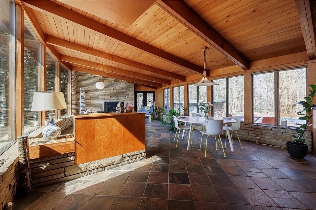 174 Golf Avenue 2025 Livingroom