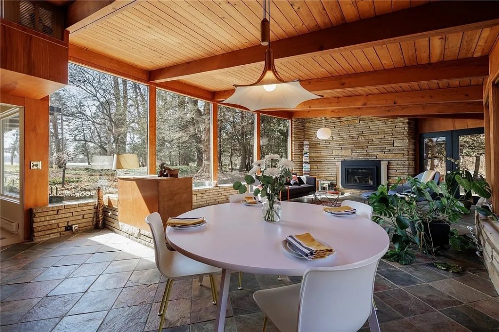 174 Golf Avenue 2025 Livingroom2