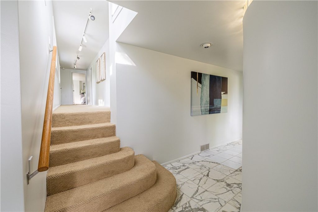 82 Lasalle Parkway Stairs