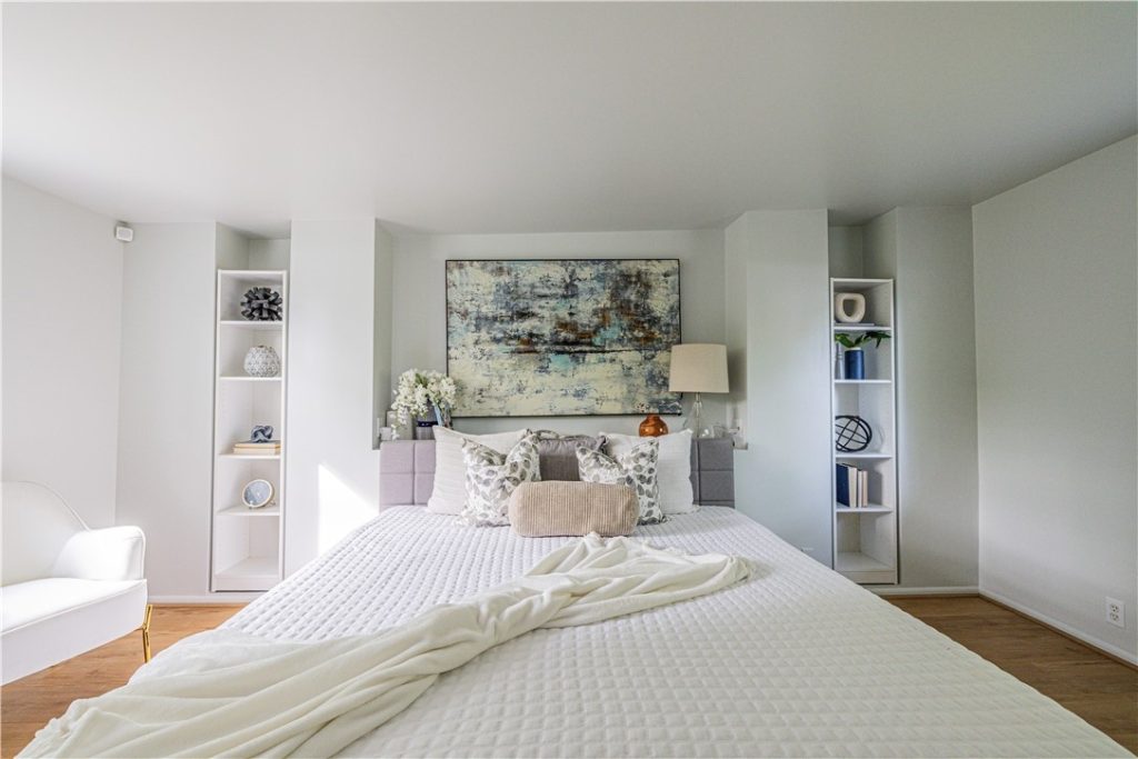 82 Lasalle Parkway bedroom