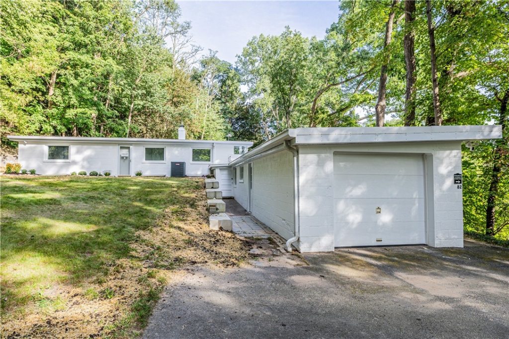82 Lasalle Parkway exterior2