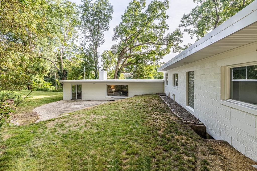 82 Lasalle Parkway exterior3